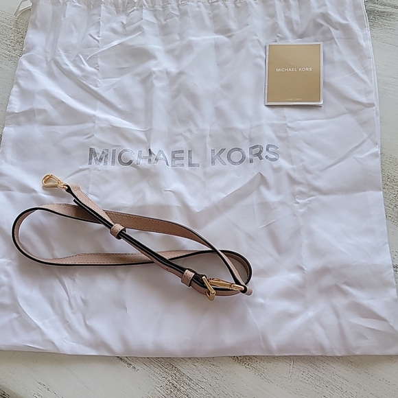 Michael Kors Cindy Medium Dome Satchel - Picture 2 of 7